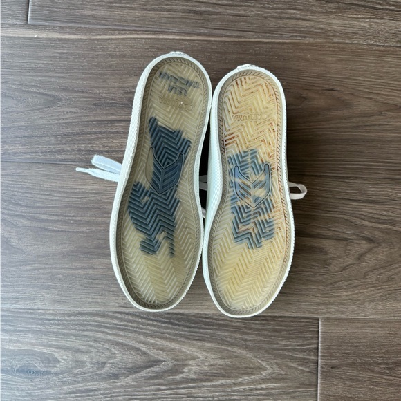 Cariuma White High-Top Sneakers Star Wars Limited Edition. Priced to sell! - Picture 3 of 6